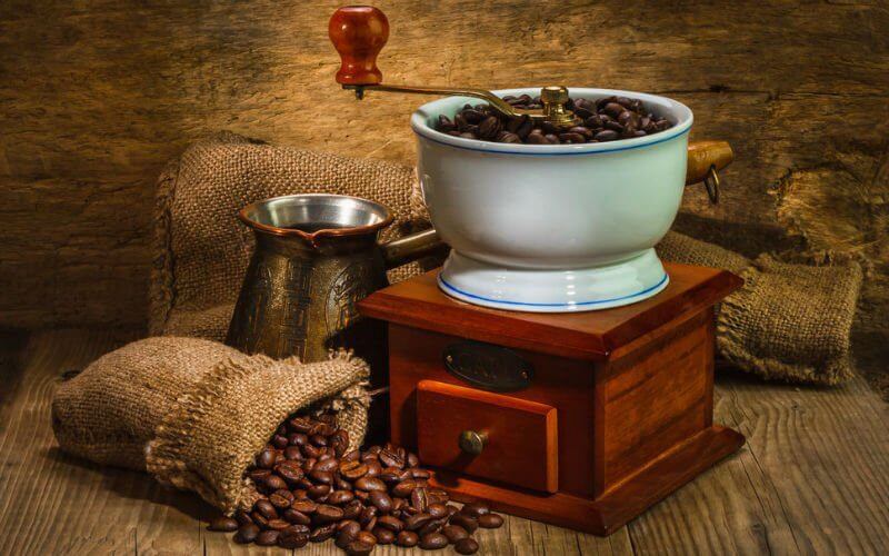 201832 coffee and old coffee grinder p