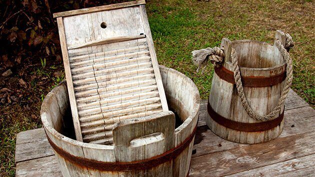 Măngălău spalatul rufelor la rau