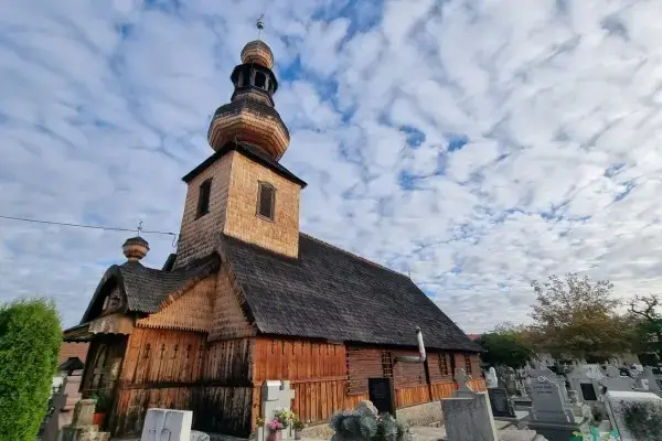 biserica de lemn hramul sfintii arhangheli mihail si gavriil